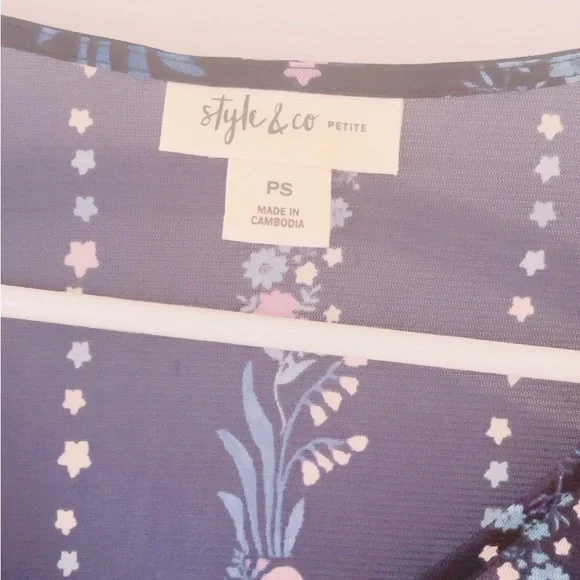 Style &Co P/S Navy Blue Floral Print Top - Picture 2 of 3